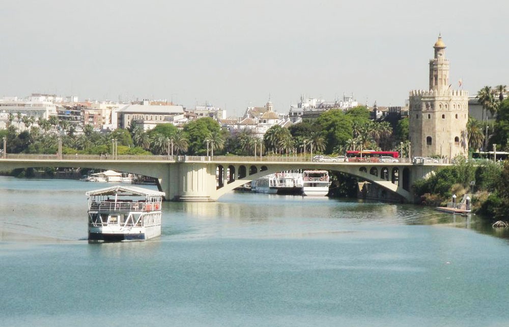 PASEO EN BARCO POR SEVILLA