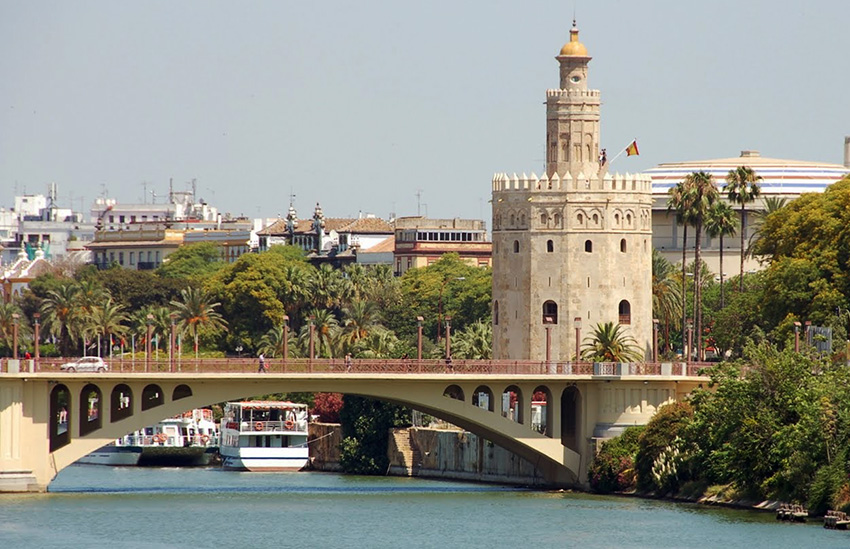 Rio Guadalquivir y la Torre del Oro